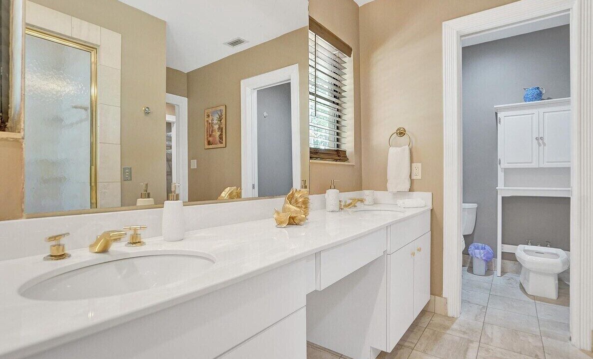 Photo of Bathroom in Survey Creek