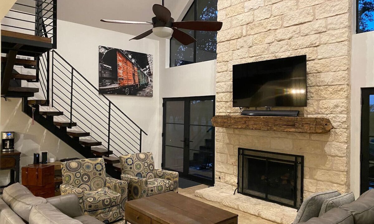 Photo of Livingroom in Dripping Springs