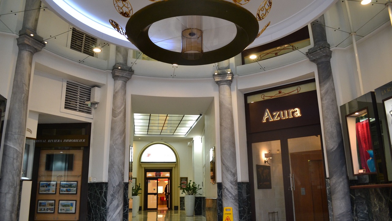 Photo of Others in Les Fleurs