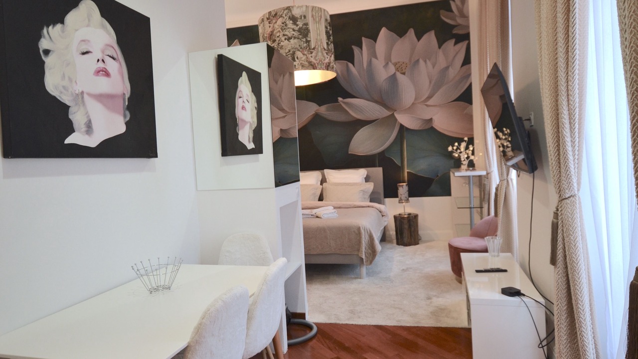 Photo of Others in Les Fleurs