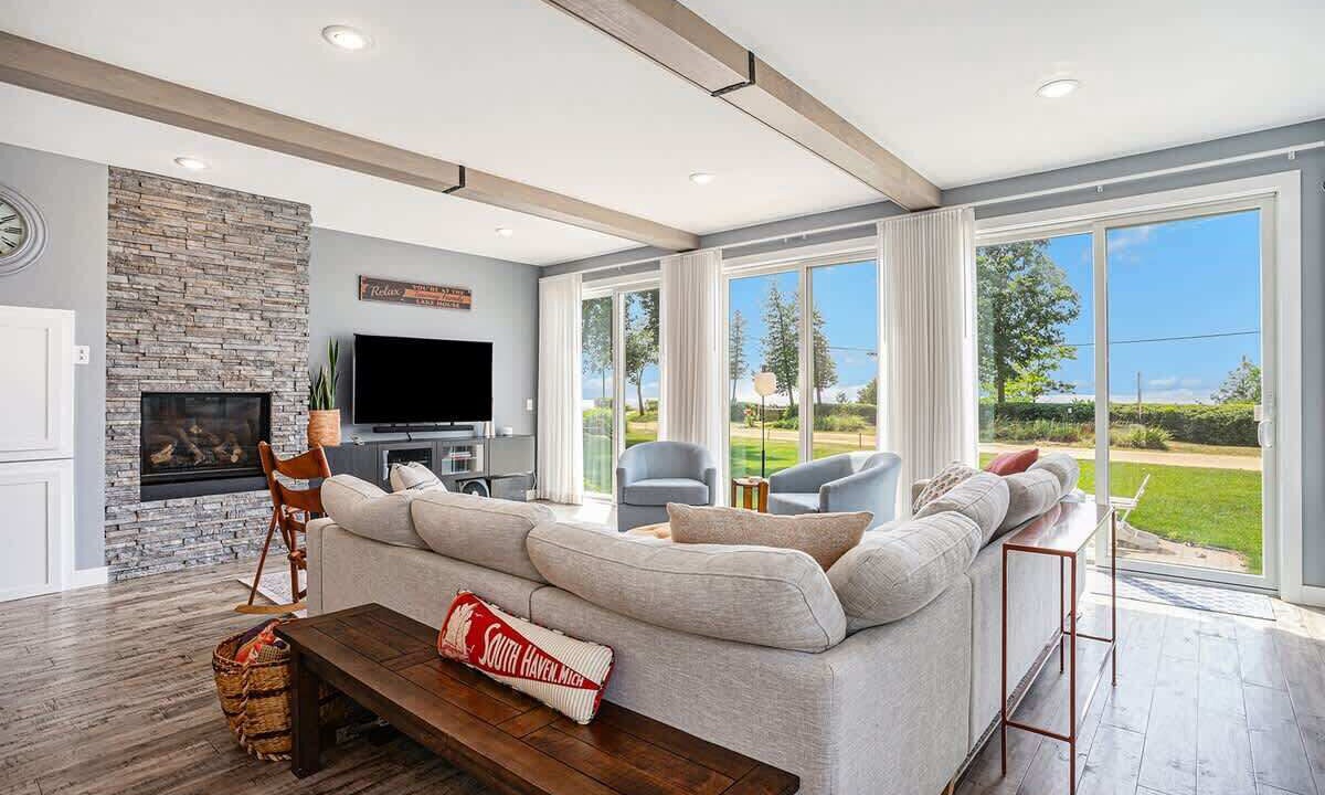 Photo of Livingroom in Miami Park
