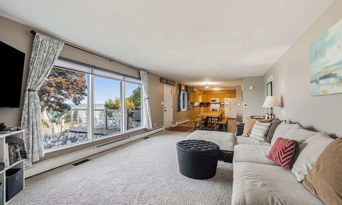 Photo of Bedroom in Glenn Haven Shores