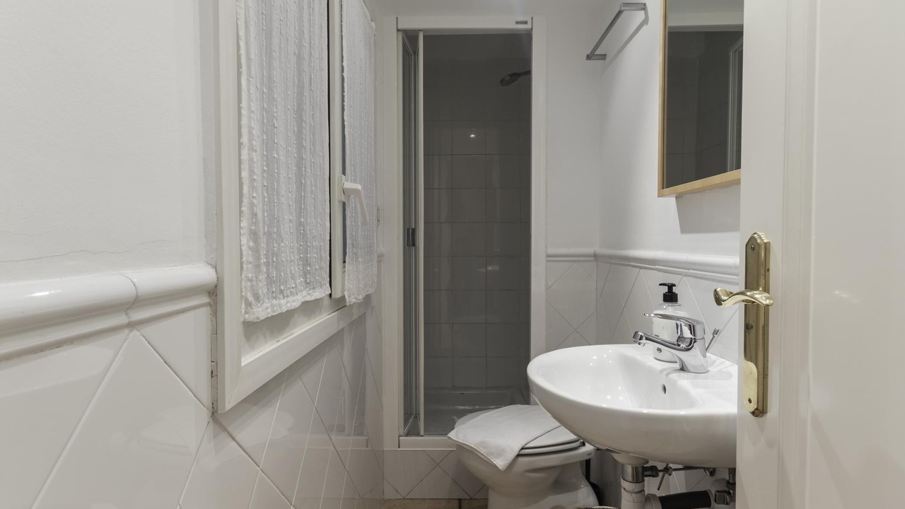 Photo of Bathroom in Bilbao Old Town
