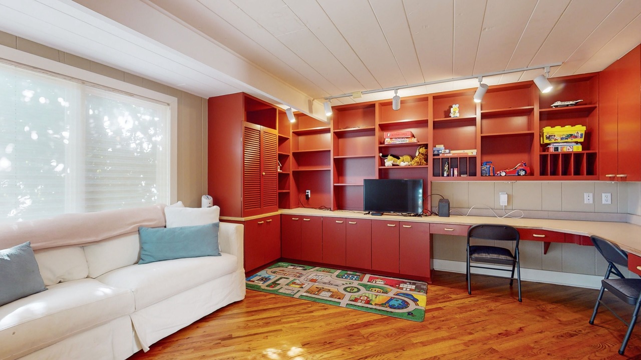 Photo of Livingroom in Lake Forest Park