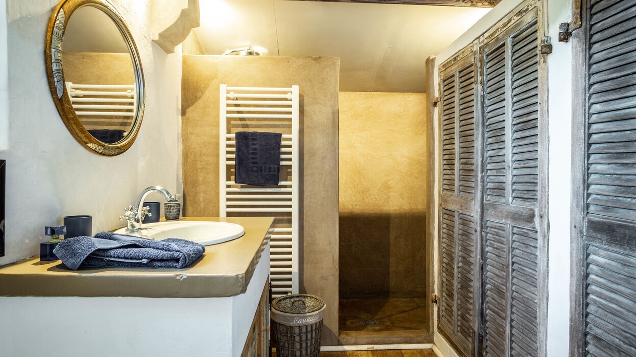 Photo of Bathroom in Lagnes