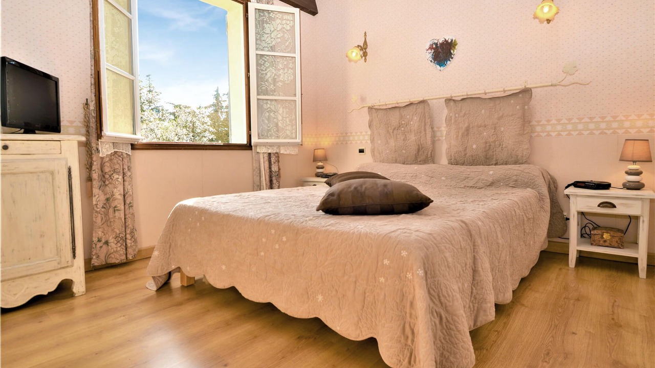 Photo of Others in Saint-Quentin-la-Poterie