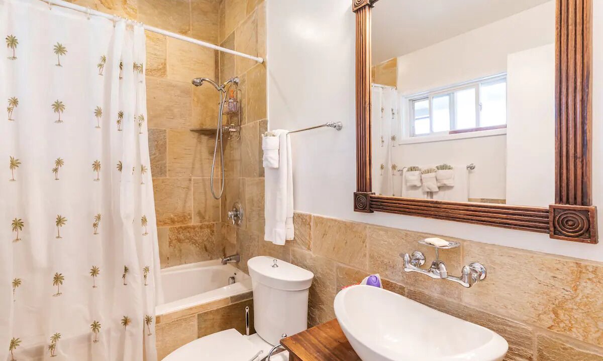 Photo of Bathroom in Makaha