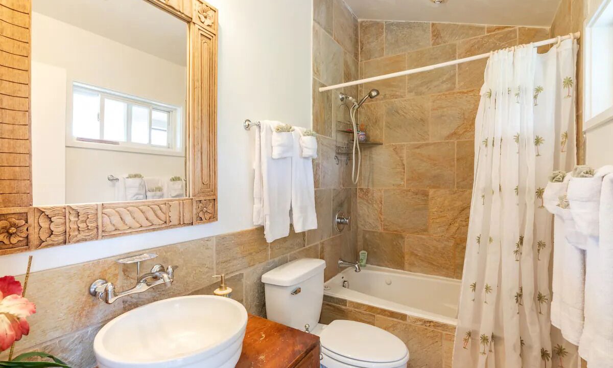 Photo of Bathroom in Makaha