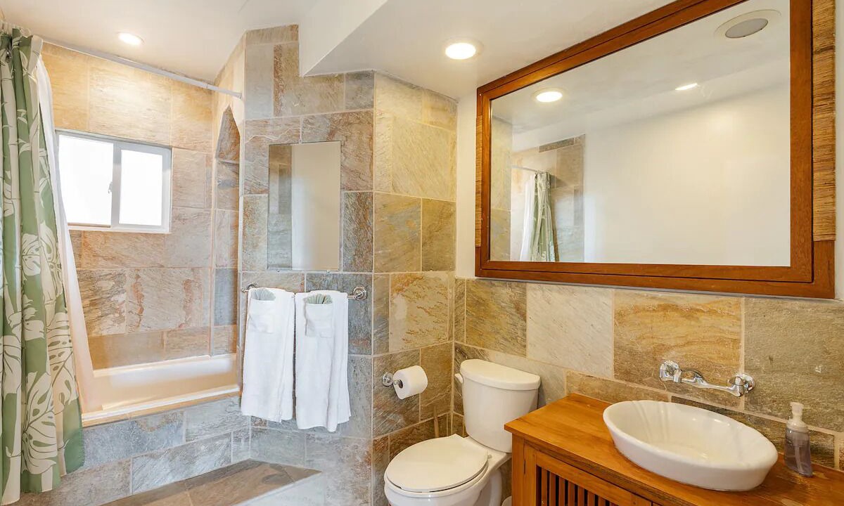 Photo of Bathroom in Makaha