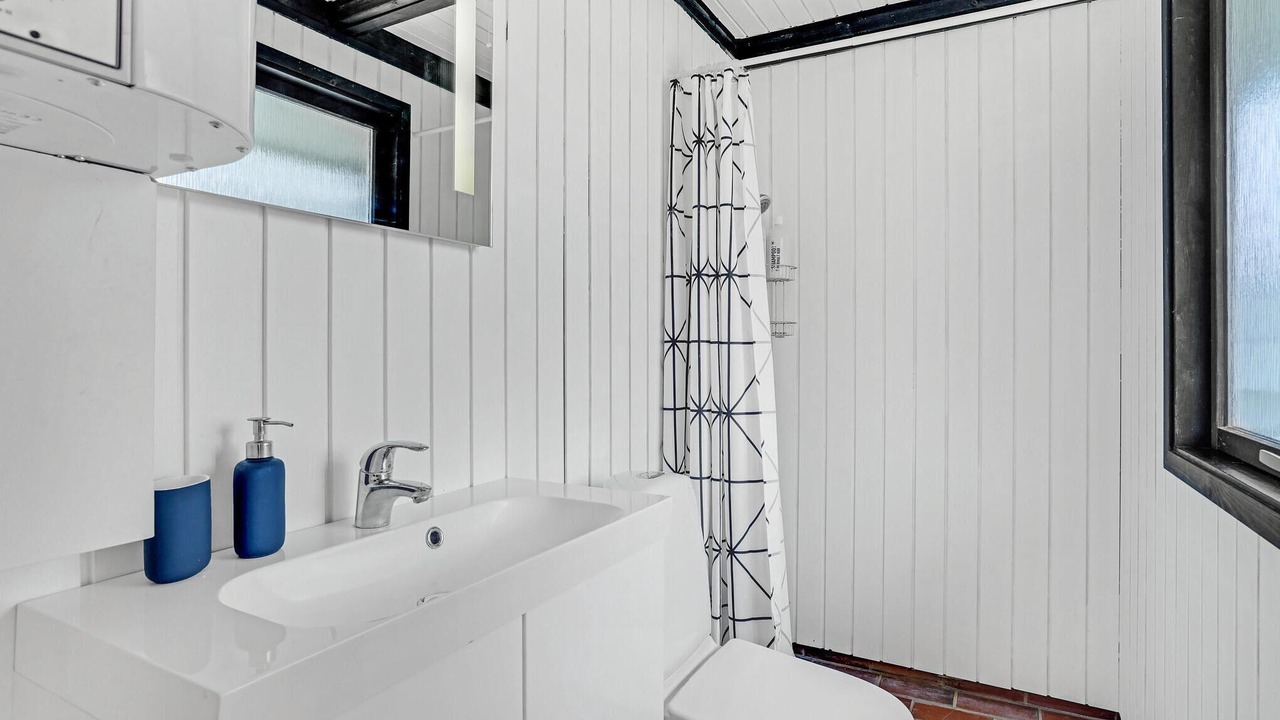 Photo of Bathroom in Follenslev