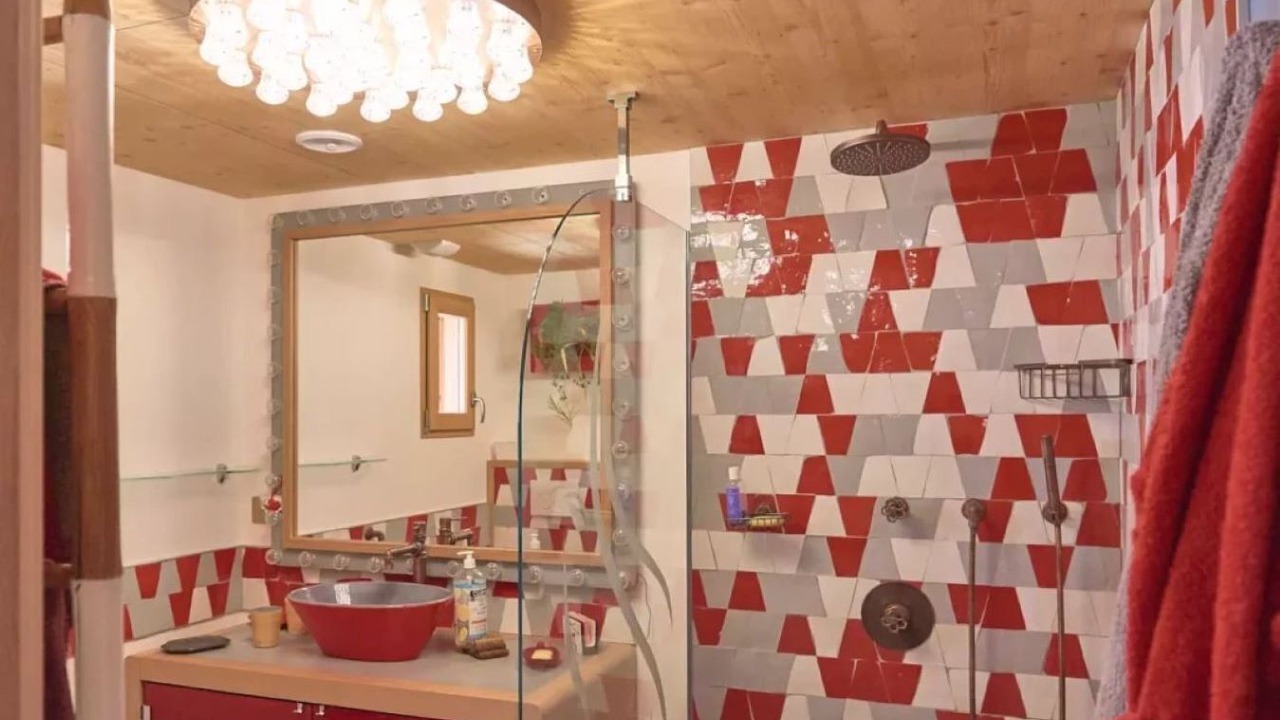 Photo of Bathroom in Curel
