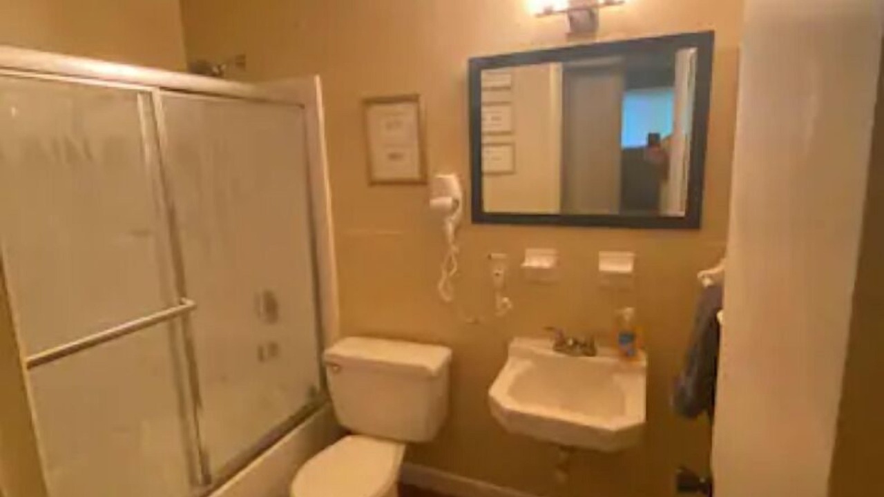 Photo of Bathroom in Lafayette Square