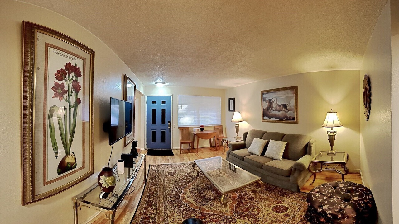 Photo of Livingroom in Lafayette Square
