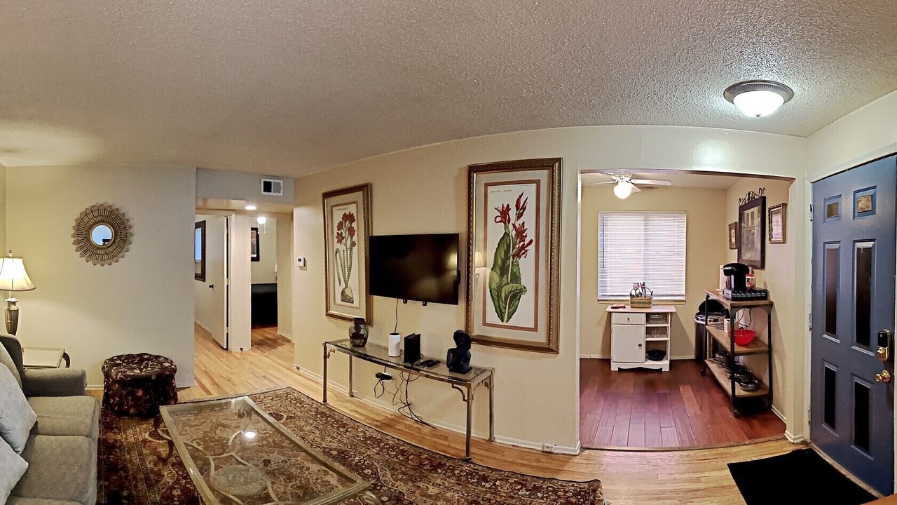 Photo of Livingroom in Lafayette Square