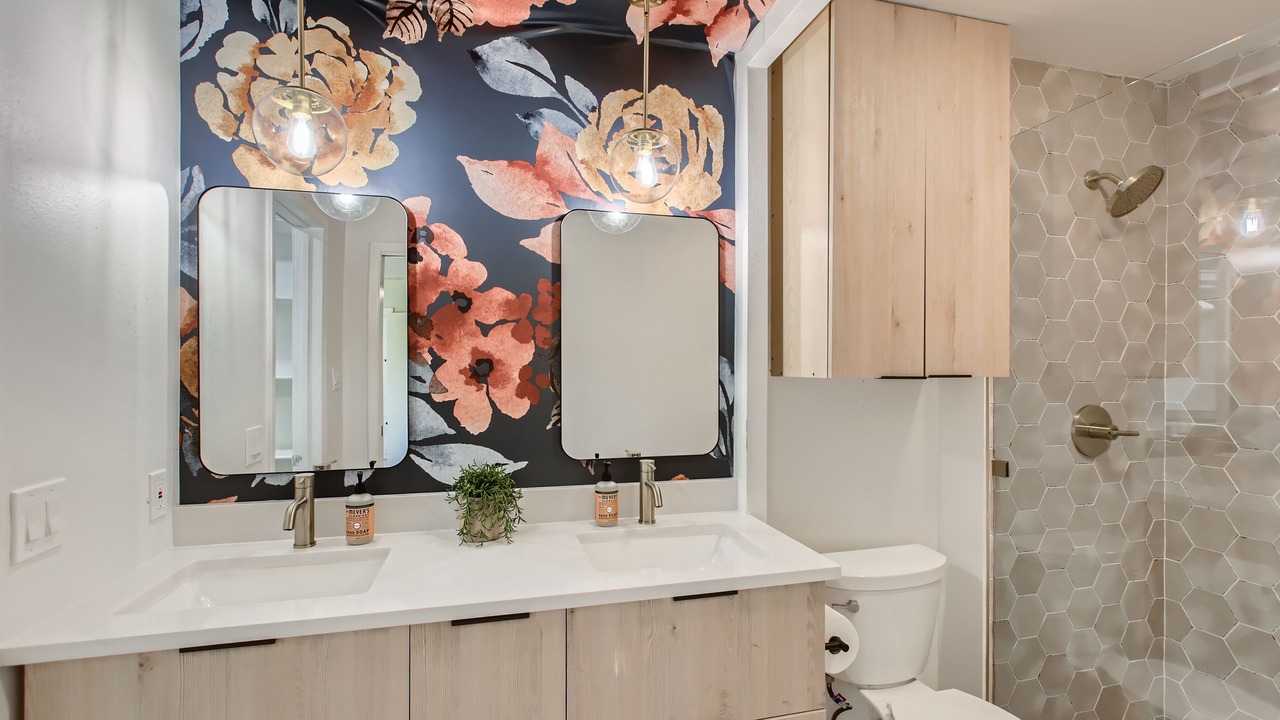 Photo of Bathroom in Village Oaks