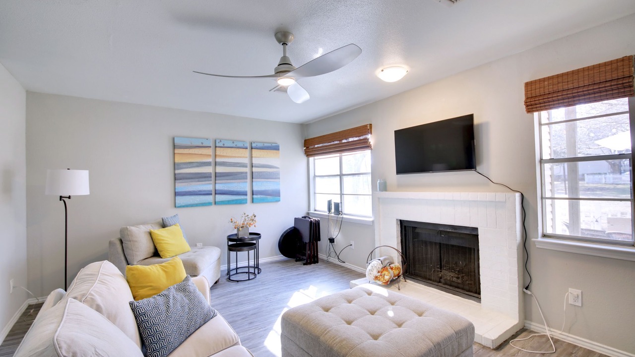 Photo of Livingroom in Pleasant Valley