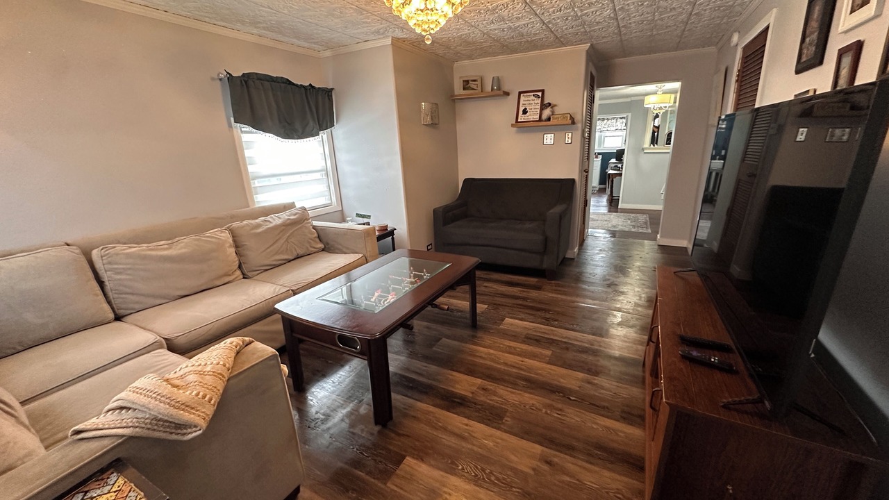 Photo of Livingroom in Bay City