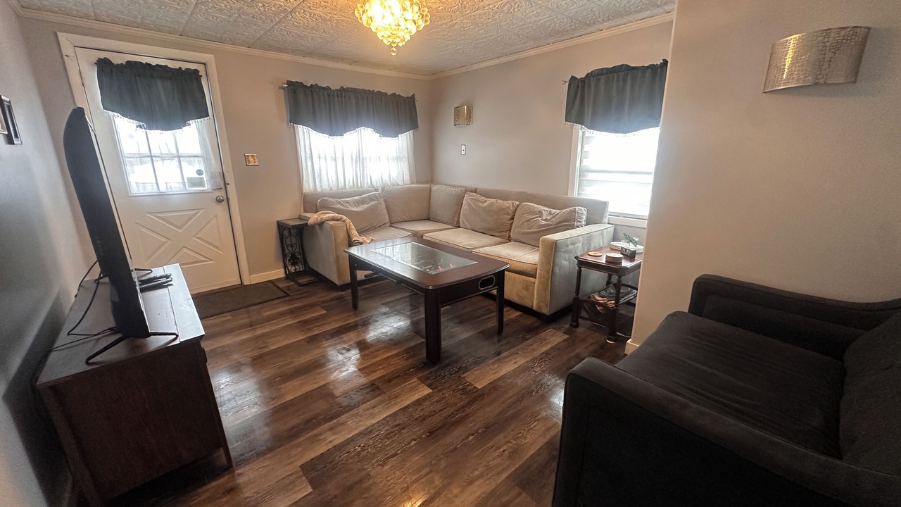 Photo of Livingroom in Bay City