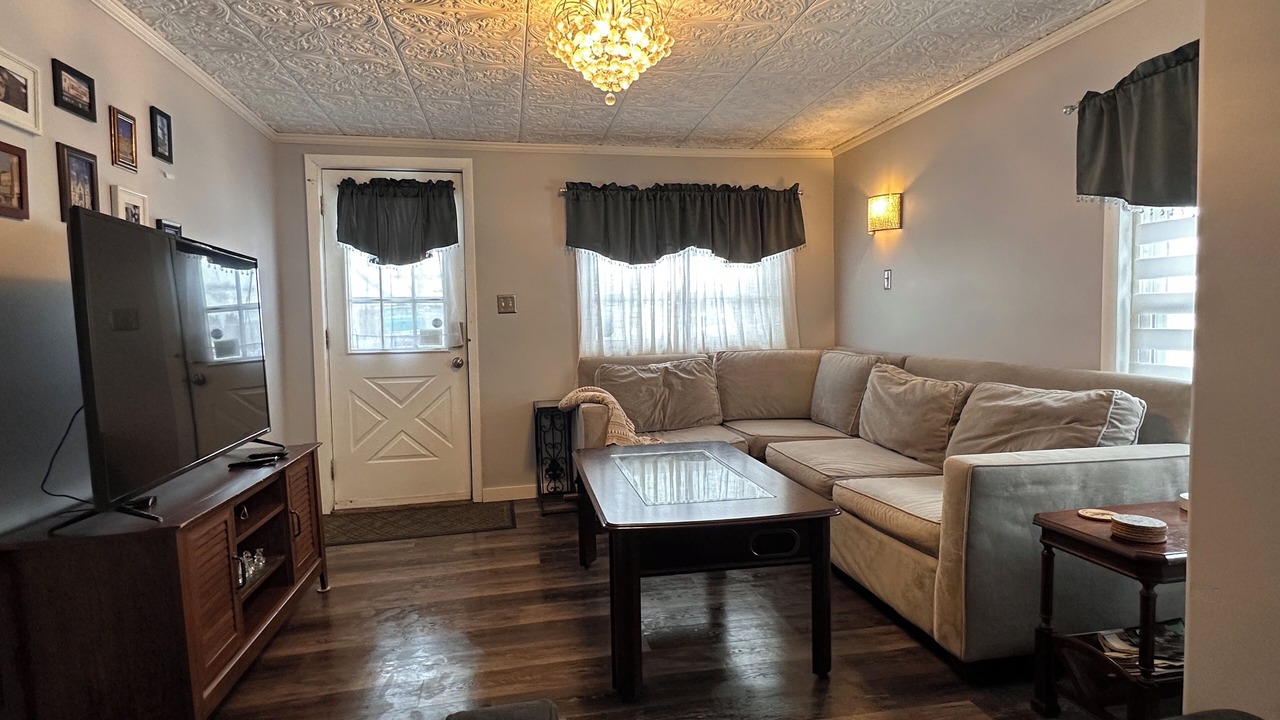 Photo of Livingroom in Bay City