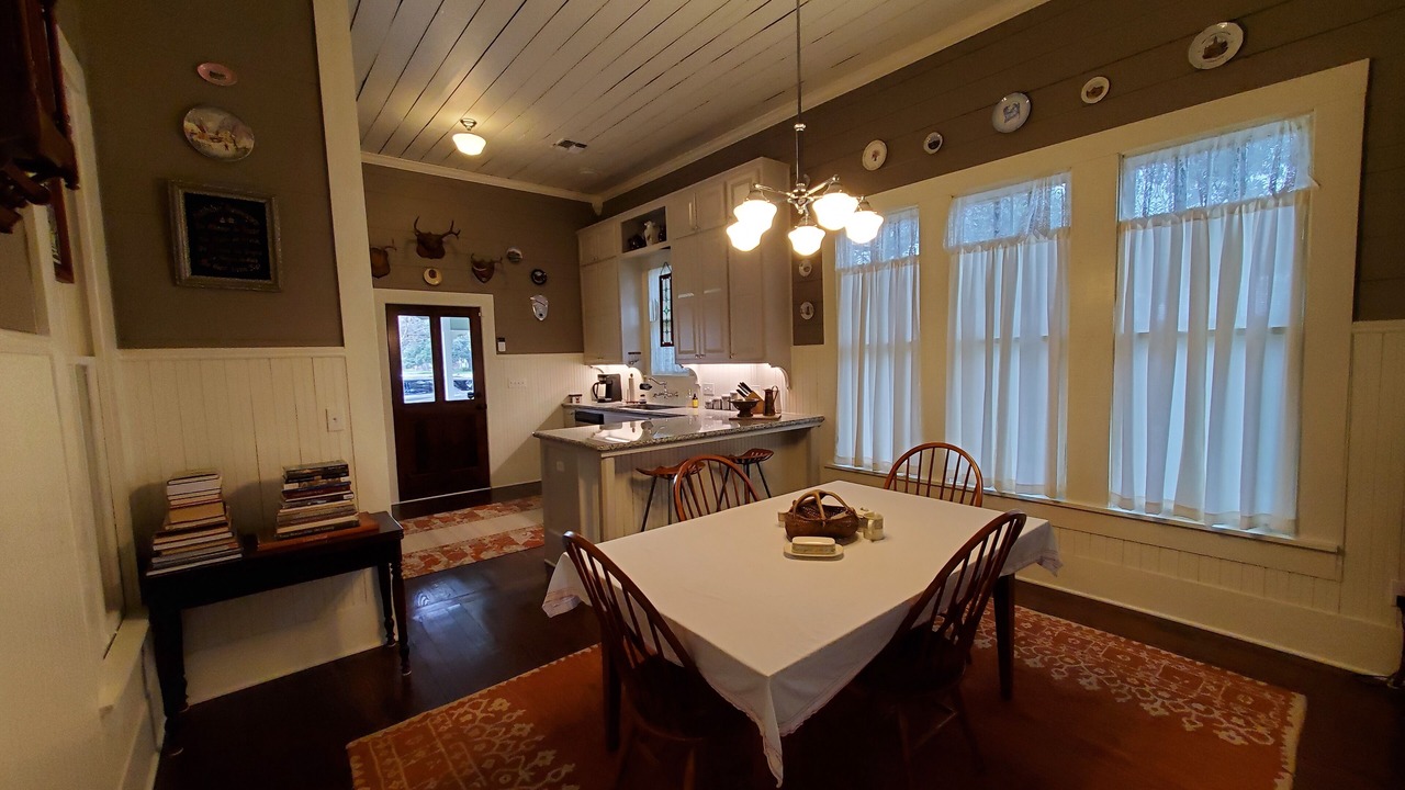 Photo of Livingroom in La Grange