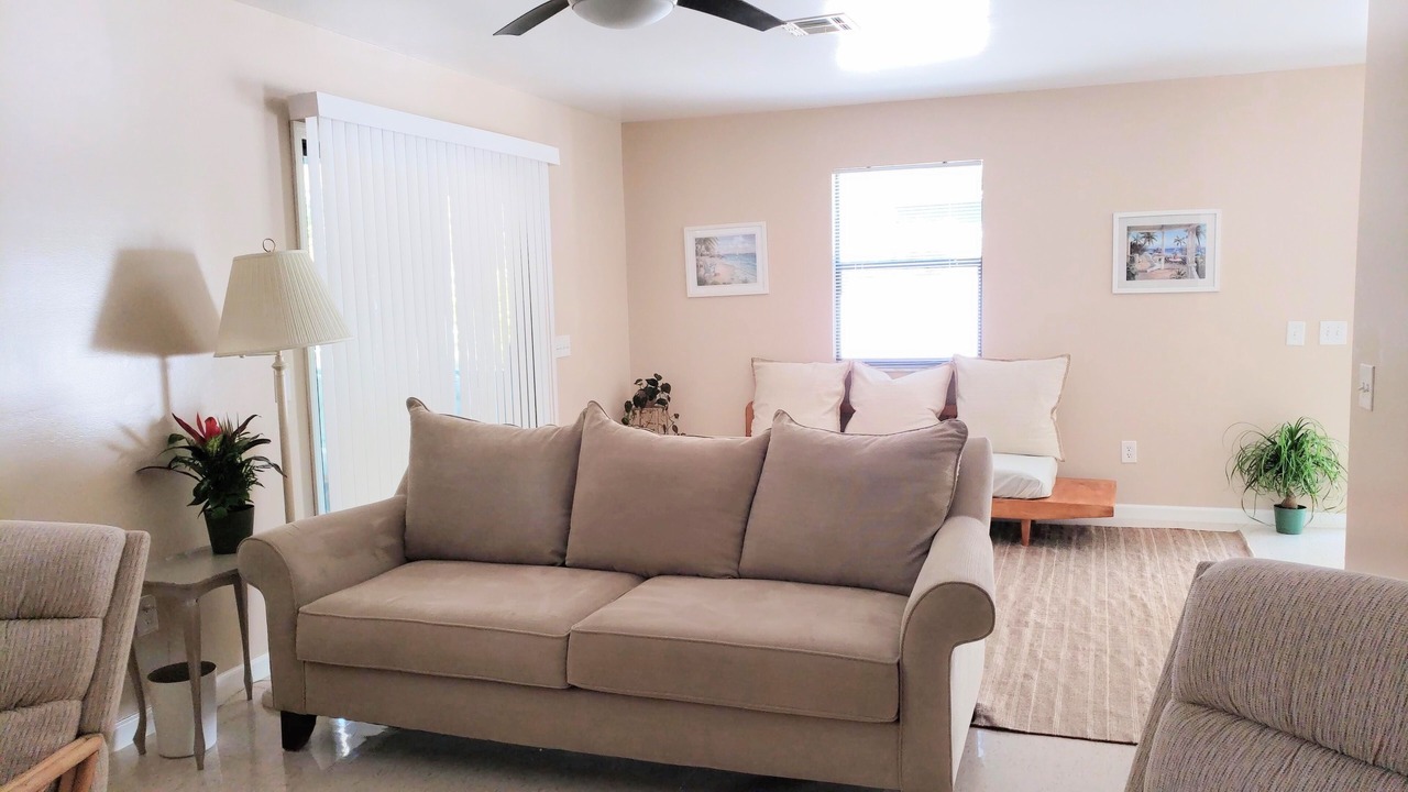 Photo of Livingroom in South Pinellas Community Council