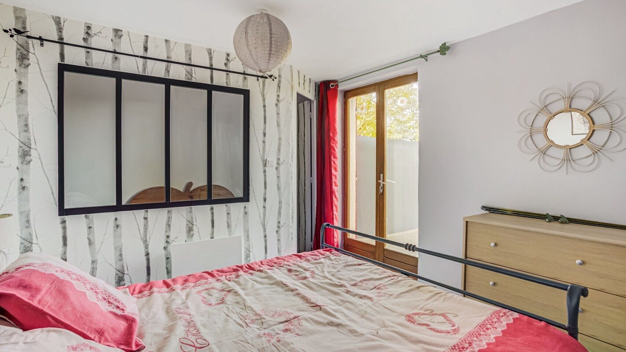 Photo of Others in Thedirac