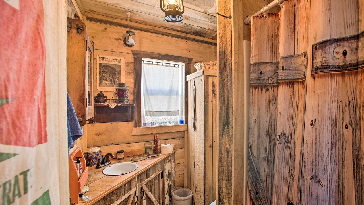 Photo of Bathroom in Putnam County