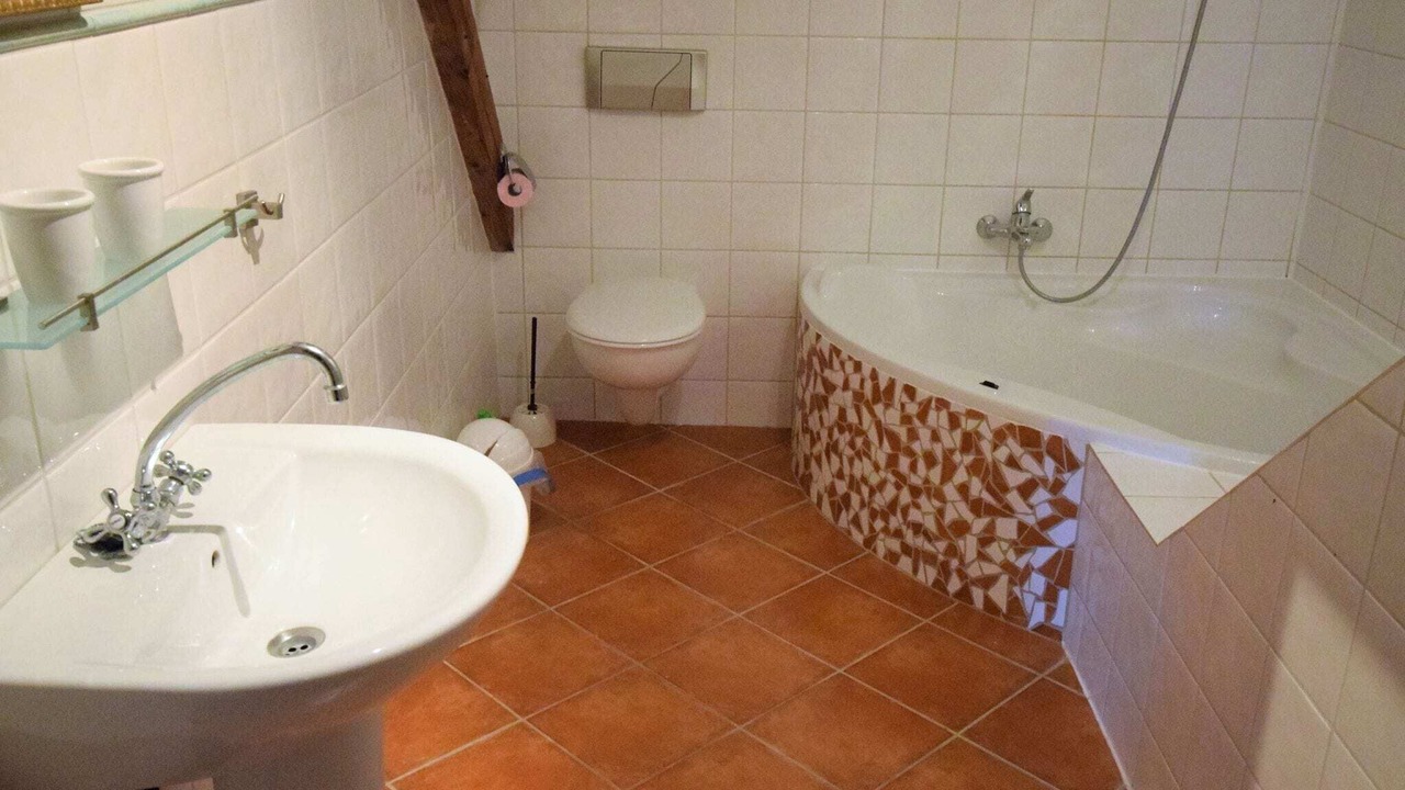Photo of Bathroom in Tour-de-Faure