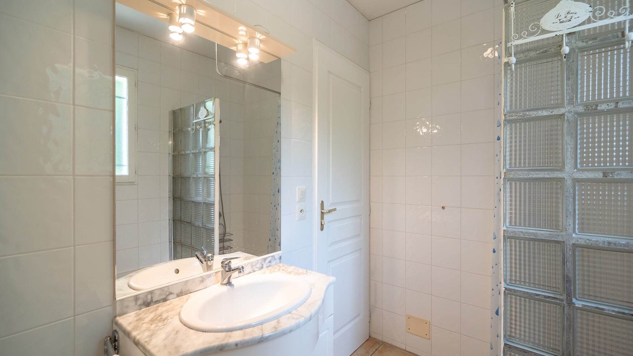 Photo of Bathroom in Felines-Minervois