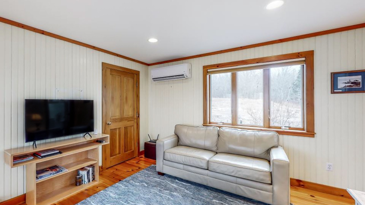 Photo of Livingroom in Surry