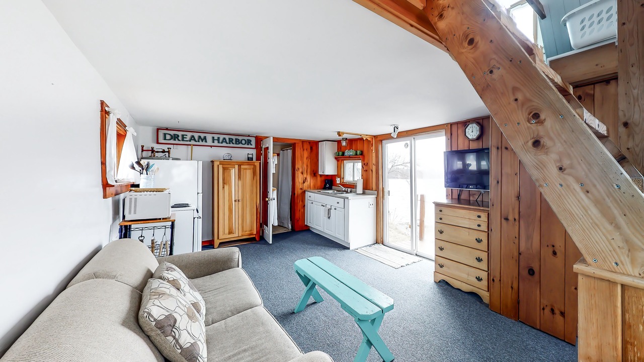 Photo of Livingroom in Surry