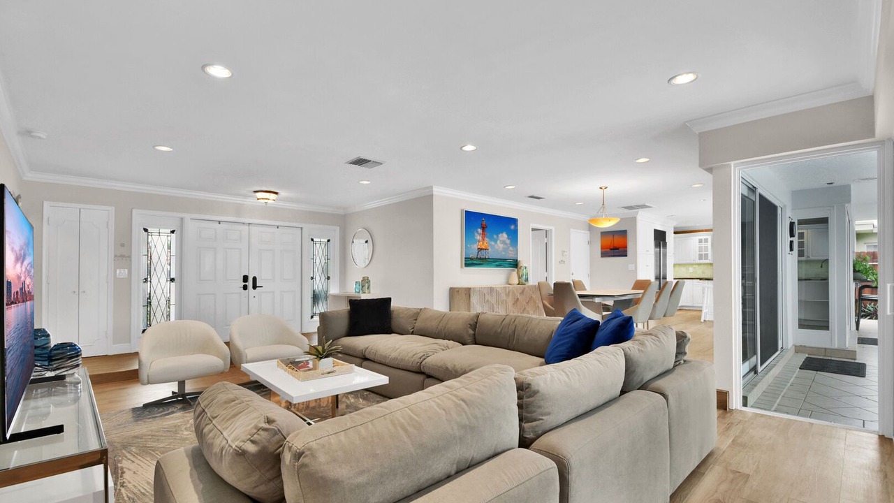 Photo of Others in Imperial Point