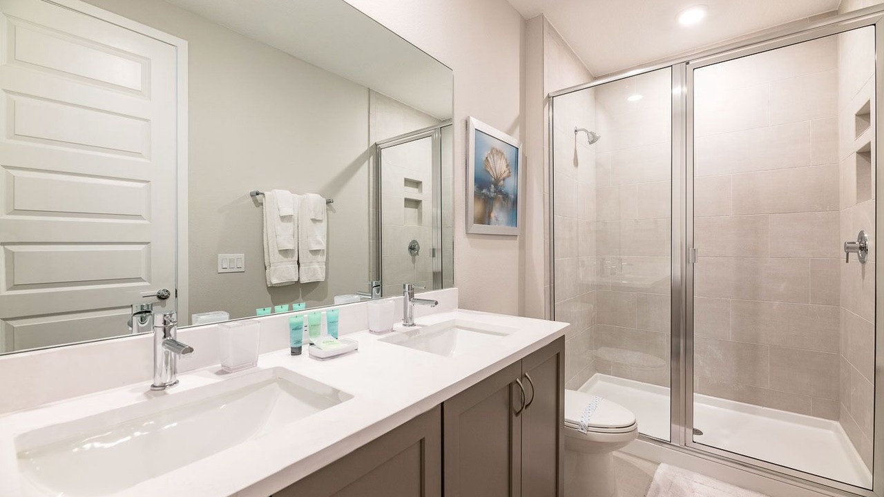 Photo of Bathroom in Bay Lake