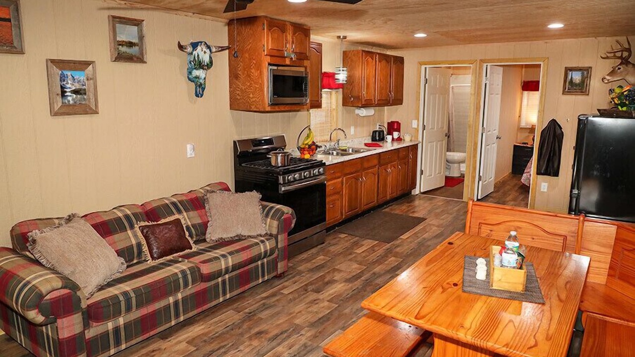 Photo of Livingroom in Commerce