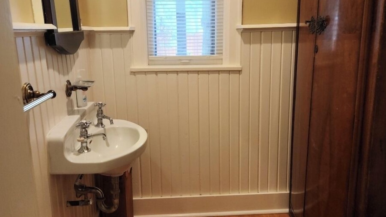 Photo of Bathroom in College Hill
