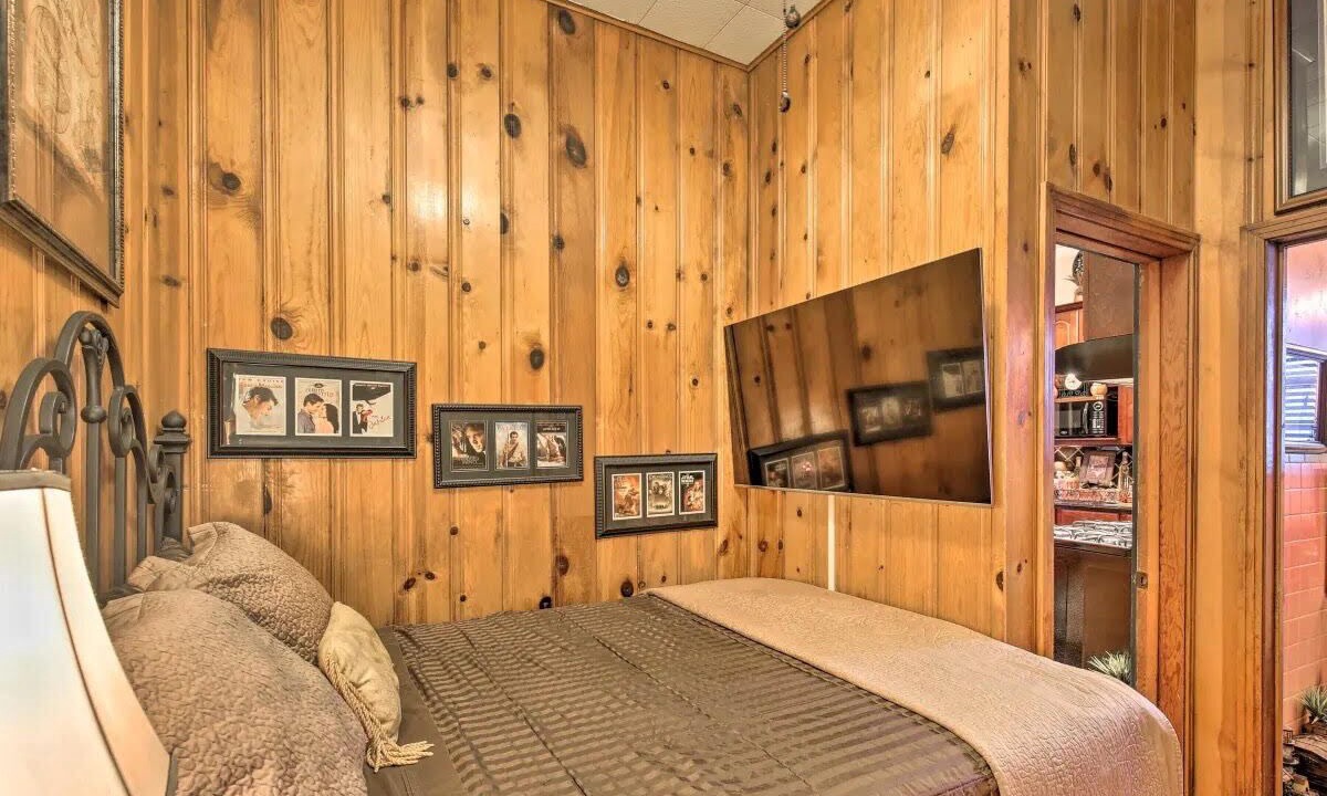 Photo of Bedroom in Tobin Hill