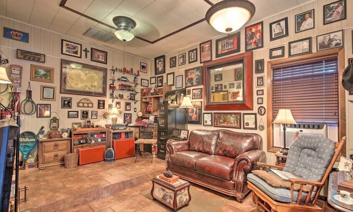 Photo of Livingroom in Tobin Hill