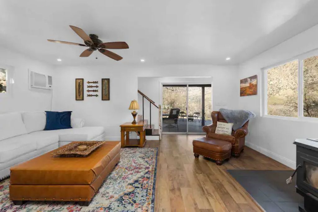 Photo of Livingroom in Kernville