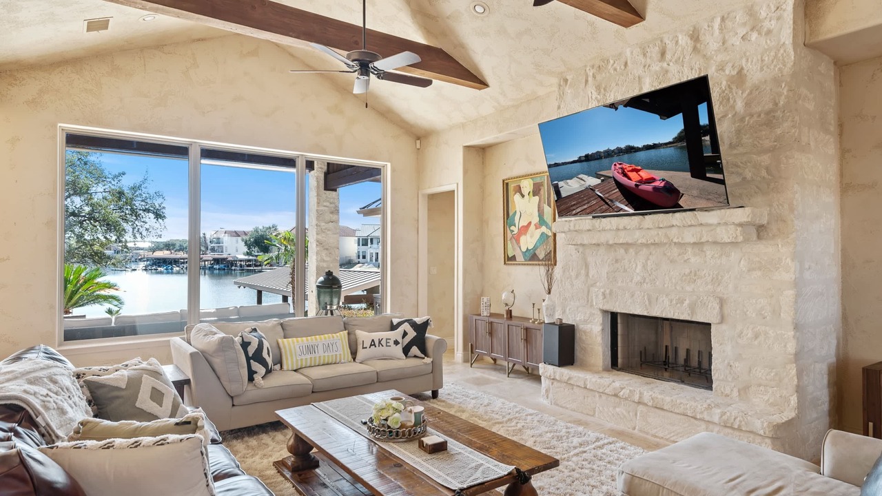 Photo of Livingroom in Horseshoe Bay West