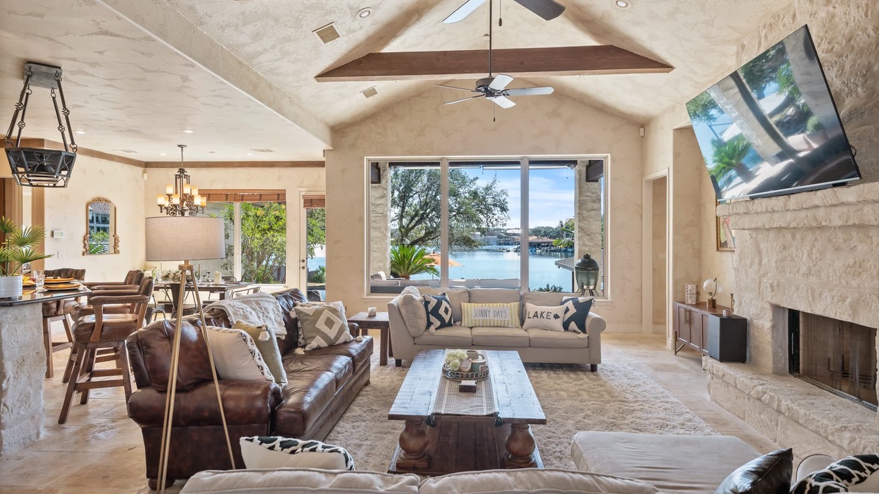 Photo of Livingroom in Horseshoe Bay West