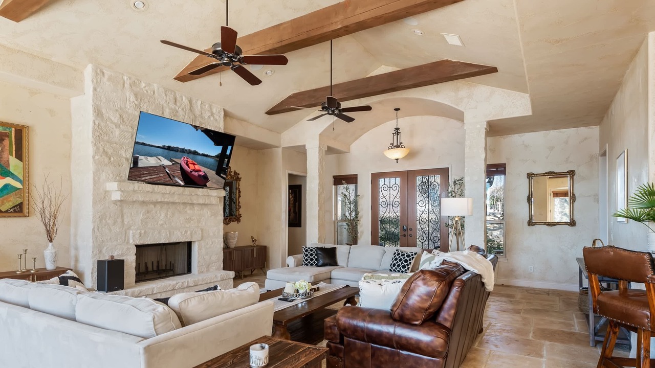 Photo of Livingroom in Horseshoe Bay West