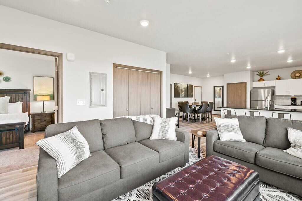 Photo of Livingroom in South Perry District