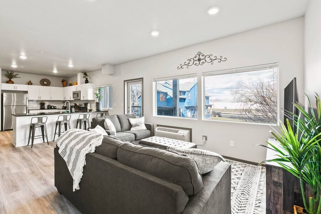 Photo of Livingroom in South Perry District