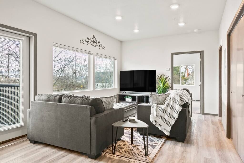 Photo of Livingroom in South Perry District