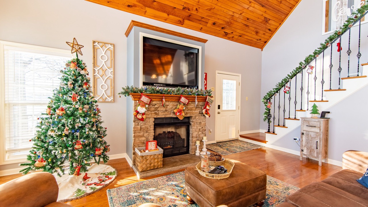 Photo of Livingroom in Morris Chapel
