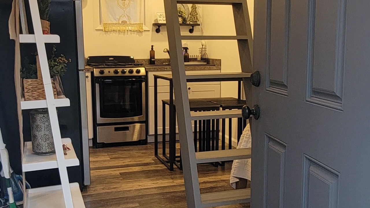 Photo of Others in Alden