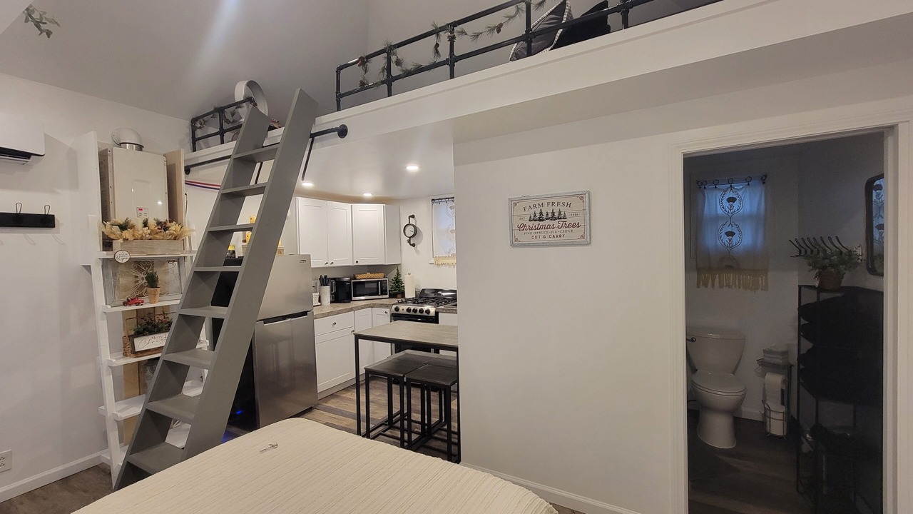 Photo of Others in Alden