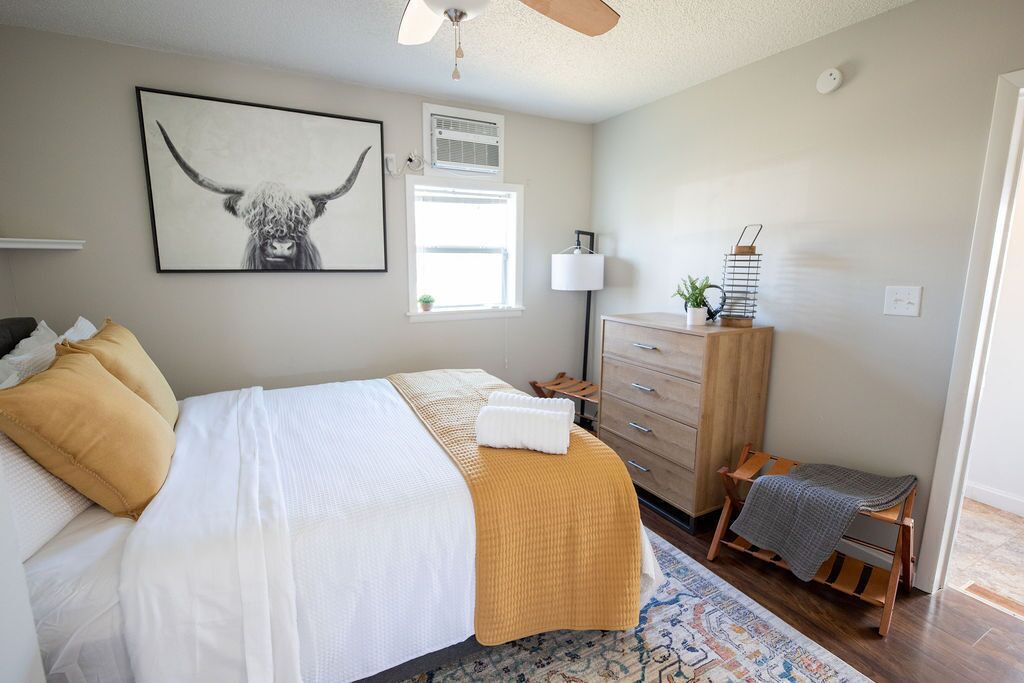 Photo of Bedroom in Caney