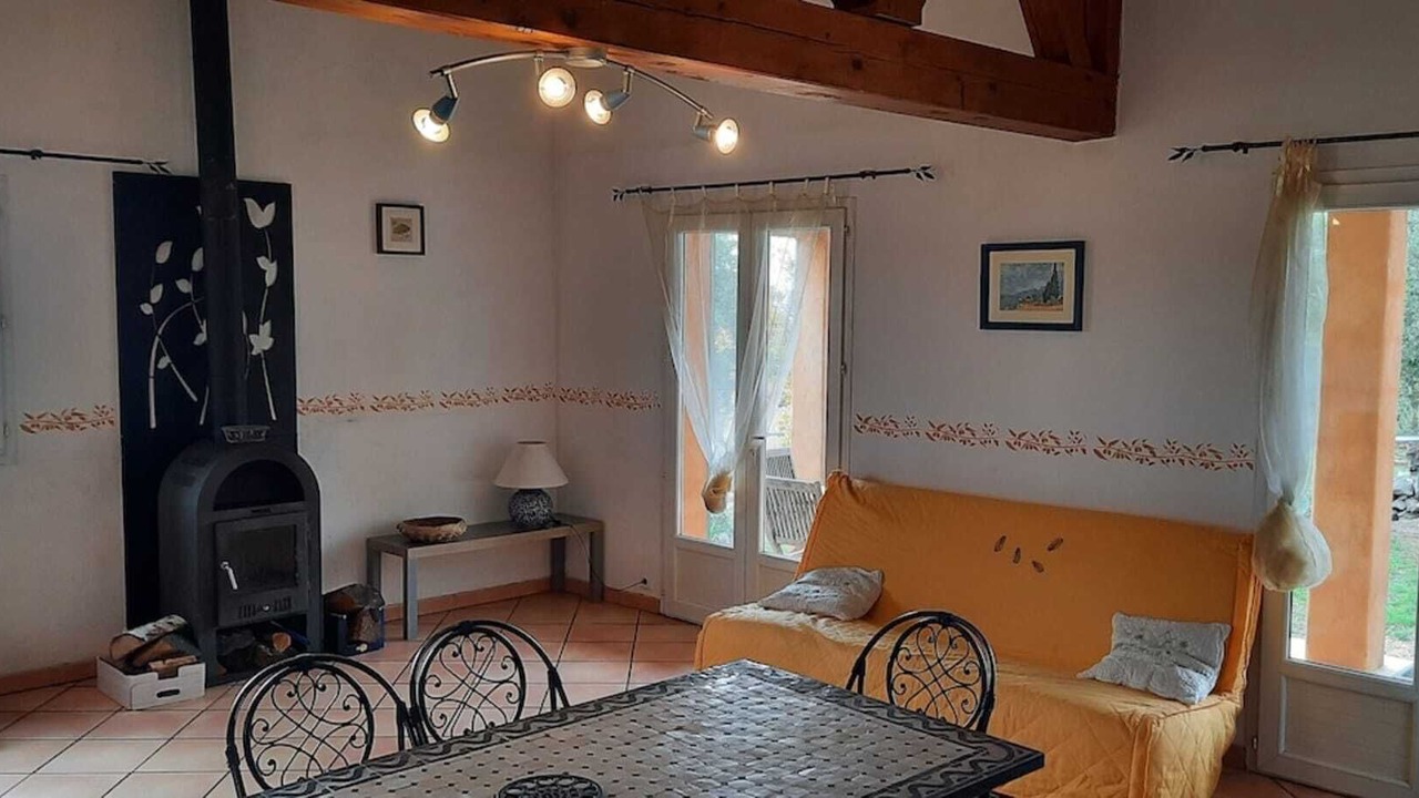 Photo of Livingroom in Entrecasteaux