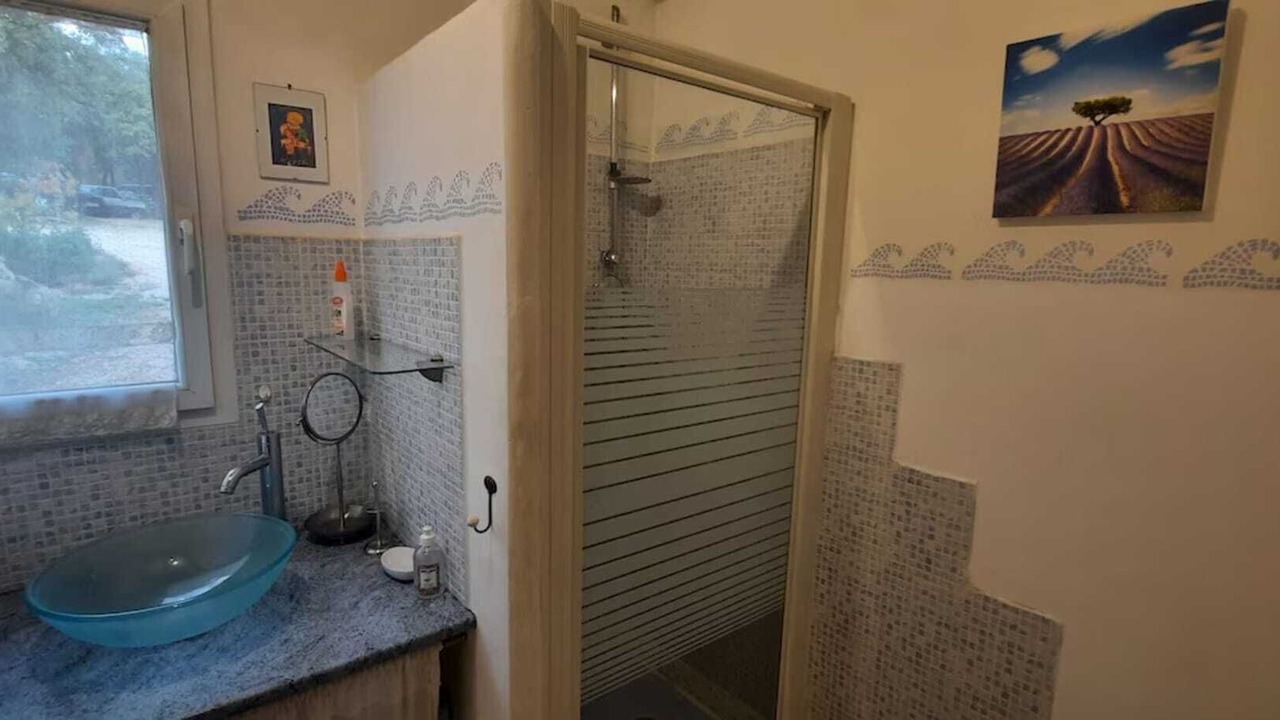 Photo of Bathroom in Entrecasteaux